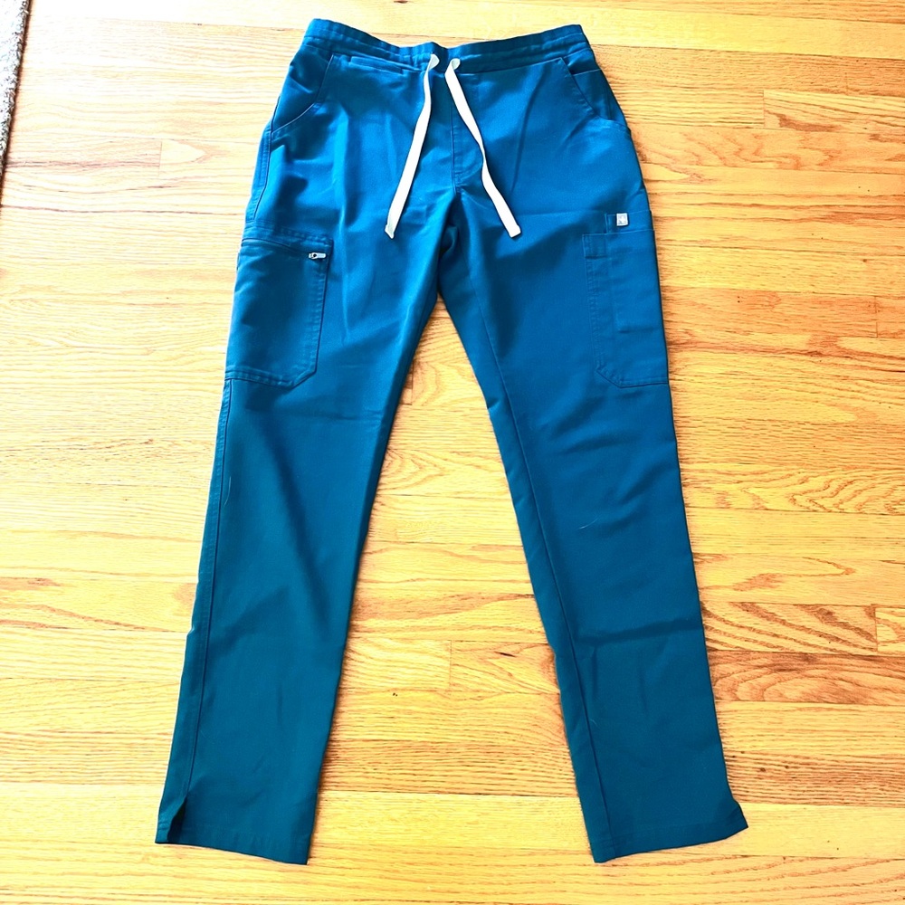 Figs caribbean blue pants XS Short